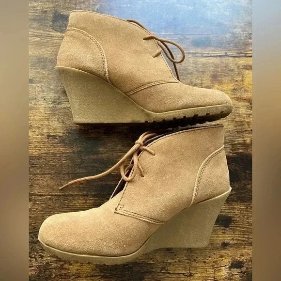 White Mountain | ladies Chestnut suede ankle boot. Size: 7.5M. - Picture 7 of 9